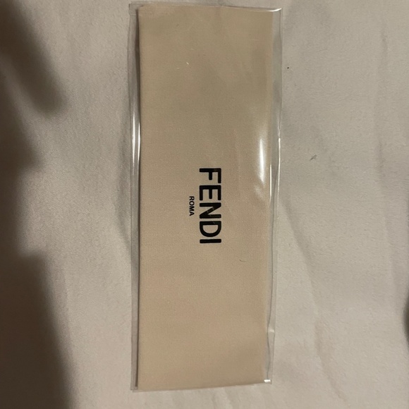 Fendi Sunglasses - Picture 6 of 7